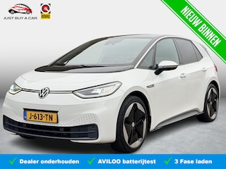 Volkswagen ID.3 First Max 58 kWh SoH 90% / Trekhaak / 3 Fase / Massage / Panoramadak / Stoel en stuurverwarming / Camera /