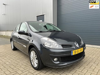 Renault Clio 1.6i 16V Initiale CLIMA PDC LEDER 5DRS NAP