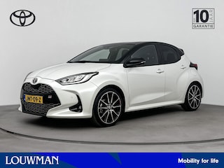 Toyota Yaris 1.5 Hybrid GR Sport | Draadloze Telefoonlader | Stoelverwarming | HUD | Parkeersensoren |