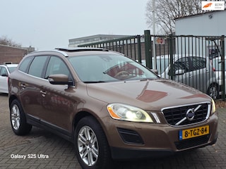 Volvo XC60 2.0T Summum Automaat achteruit camera leerbekeleding stoelverwarming panorama dak trekhaak parkeer sensor