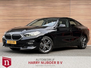 BMW 218i High Executive Sportstoelen / Navi / Clima / Carplay