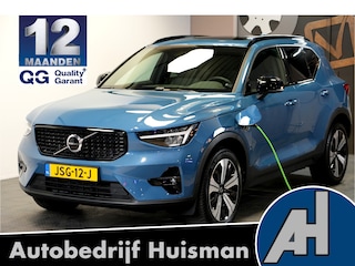 Volvo XC40 1.5 T4 Plug-in Hybrid 155kW/211pk DCT7 Plus Dark FACELIFT! PANORAMADAK + HARMAN/KARDON + CAMERA + CLIMA + CRUISE + NAVI SENSUS + LANE ASSIST + SPORTSTOELEN + KEYLESS ENTRY&GO + EL.ACHTERKLEP + PD-GLASS + PARKSENSOREN V&A + 18" LM-VELGEN!!
