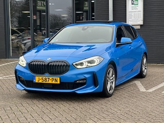 BMW 118i Executive Edition/PANO-DAK/NAVI/CARPLAY/LED/NL AUTO NAP!!