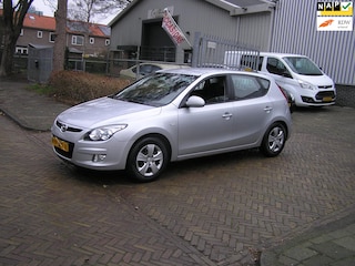 Hyundai i30 1.6i Dynamic nap pas airco apk