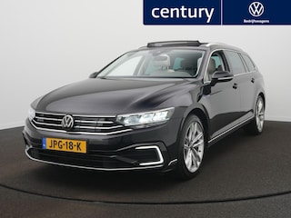 Volkswagen Passat Variant 1.4 TSI PHEV GTE Business Automaat - Panorama dak - Trekhaak - Navigatie - Camera - ACC