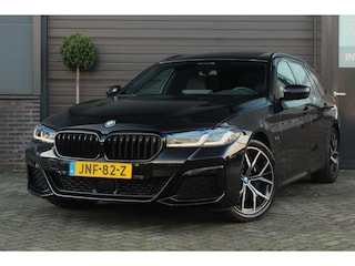 BMW 5-serie Touring 530e xDrive M-Sport | Panorama-dak | Comfort Stoelen |  Harman & Kardon | Cruise Control Adaptief | Sfeerverlichting | Electrische Achterklep