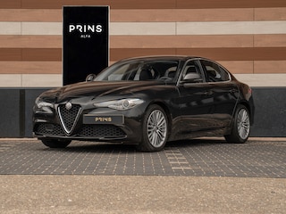 Alfa Romeo Giulia 2.0T 300pk Q2 | Performance Pack | Veloce stoelen | NL-auto | Adapt. onderstel