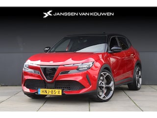 Alfa Romeo Junior Elettrica Veloce 54 kWh Stoelverwarming Navi Camera Sport Pack 20" LMW