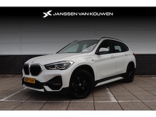 BMW X1 xDrive25e *SOH 89% * PHEV * Sport Line * Trekhaak * Navigatie * Stoelverwarming * LED Koplampen *