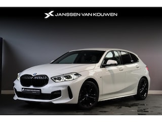 BMW 118i High Executive / M-Sport / Automaat / Stuur+Stoelverwarming / Trekhaak / Navigatie