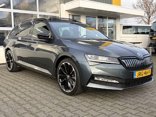 Skoda Superb Combi 1.4 TSI iV Sportline Business Panoramadak ACC Trekhaak wegklapbaar Camera