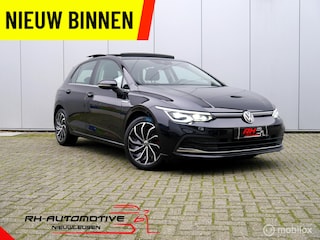 Volkswagen Golf 1.5 eTSI 1st Ed.|PANO|Carplay|Massagestoel