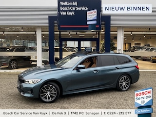 BMW 330e xDrive High Executive / 292 Pk / Automaat / Vol-Leder / Open/panodak / Laser Koplampen / Digitaal Dashboard / Head-Up Display / Adaptieve Cruise-Control / Elektrische bestuurderstoel met geheugen / Stuur+Stoelverwarming / Rondom Camera's / Shadow Line / Apple-Carplay&Android-Auto / DAB / Navi / Keyless / ELKTR Achterklep / PDC / LMV 18'' / ENZ.
