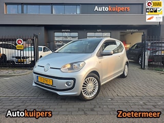 Volkswagen Up 1.0 high up! BlueMotion | Met airco, navigatie, bluetooth telefoonverbinding en lichtmetalen velgen!