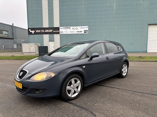 Seat Leon 1.6i Active Style 102 PK. Zeer goed rijdende inruilauto met nieuwe APK !!!