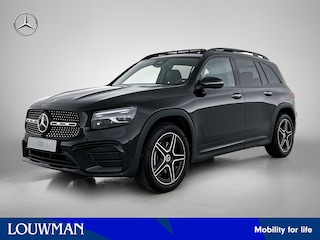 Mercedes-Benz GLB 180 Business Solution AMG 7p. | Trekhaak | Derde zitrij voor twee personen | Nightpakket | GUARD 360 ° Vehicle protection Plus | Multibeam LED | Smartphone integratie | Panoramaschuifdak |