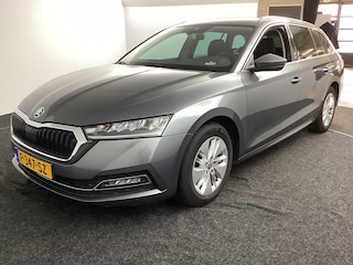 Skoda Octavia Combi 1.0 TSI Ambition | PDC | Trekhaak | Getint glas |* 27 t/m 31 dec eindejaarsshow!!