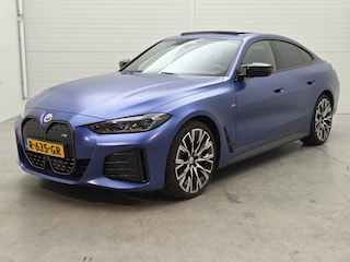 BMW i4 M50 High Executive 84 kWh | M sportpakket Pro | Driving assistant Pro | Pano | Trekhaak |* 27 t/m 31 dec eindejaarsshow!!