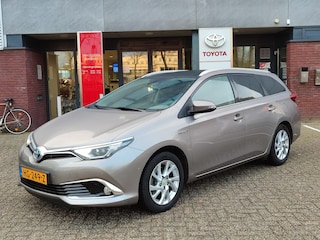 Toyota Auris Touring Sports 1.8 Hybrid LEASE PRO STOELVERW 4S-BANDEN PARK-SENSOREN BLUETOOTH CRUISE NAVI CLIMA CAMERA KEYLESS PANODAK NL-AUTO