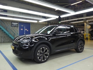 Fiat 600 1.2 Hybrid La Prima 145pk 8 Jaar Garantie! | Vol-Leder | Massage | Adaptive Cruise  | Elektr. Achterklep | Elektr. Stoelen | Navigatie | Stoelverwarming | !!