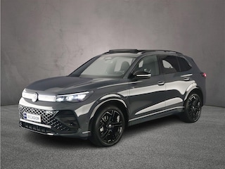 Volkswagen Tiguan R-Line Business 1.5 TSI eHybrid 204pk DSG Automaat Trekhaak, Black Style, Panoramadak, Adaptive cruise control, LED matrix koplampen, 360 camera