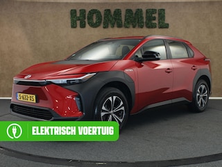 Toyota bZ4X Active 71 kWh SOH 97.9%!! - ORIGINEEL NEDERLANDSE AUTO - TREKHAAK (TREKGEWICHT 750 KG) - ADAPTIEVE CRUISE CONTROL - APPLE CARPLAY/ANDROID AUTO - CLIMATE CONTROL - NAVIGATIE FULL MAP - CAMERA - KEYLESS ENTRY/START