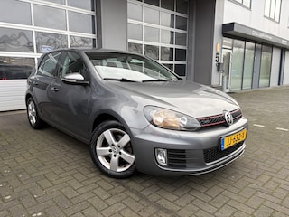 Volkswagen Golf 1.2 TSI Highline / GROOT SCHERM / LED / NETJES