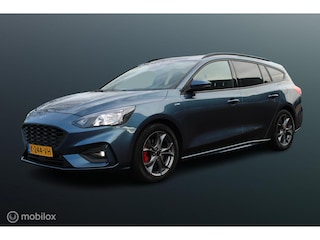 Ford Focus Wagon 1.0 EcoBoost Hybrid ST Line X Business, Camera, Electrische achterklep, Voor + achter Pdc, App connect, Digitaal dashboard, Clima, Navi, Donker glas, Carbon interieur, Rode remklauwen, Zwarte dakrails, 17 Inch Lmv.
