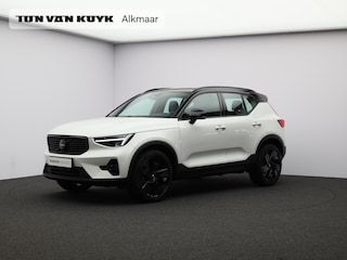 Volvo XC40 B4 197PK Plus Black Edition / Nubuck Bekleding / 20" / Contrasterend Dak / Harman Kardon / Elekt. Verstelb. Stoelen / Verwarmbaar Stuurwiel + Voorstoelen / BLIS /Adaptive Cruise /