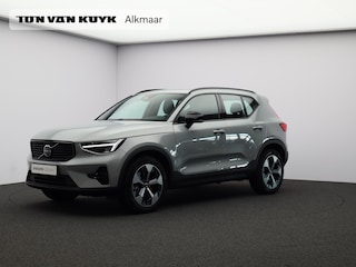 Volvo XC40 B4 197PK Plus Dark / All Season / Harman Kardon / BLIS / Adaptive Cruise / 19" / Verwarmbare Voorstoelen + Stuurwiel / Elekt. Verst. Stoelen /