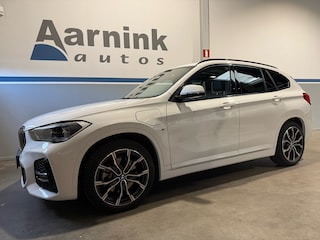 BMW X1 xDrive 25e M-Sport, Panoramadak, Head up, Pilot assist , Harmankardon, Agr stoelen, Lederen bekleding, Trekhaak