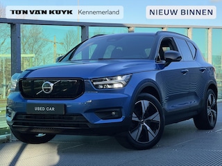 Volvo XC40 Recharge P8 AWD R-Design Automaat, Panoramadak, Trekhaak semi elektrisch inklapbaar, Stoel- en stuurverwarming, Zwart dak en zwarte grille, Leder, 360 graden parkeercamera, Harman Kardon audio