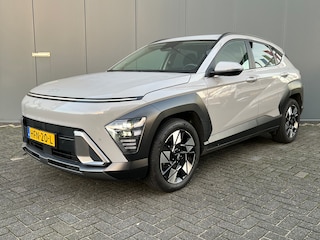 Hyundai Kona 1.6 GDI 141pk HEV Comfort Smart | Camera | Draadloos carplay | Climate control | Adaptive cruise control | Dodehoekdetectie | Elektrische achterklep | Full Led koplampen | 18'' velgen | Stuurverwarming | Stoelverwarming