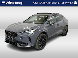 Cupra Formentor 1.4 e-Hybrid VZ Black Edition / 245 PK/ AUTOMAAT/ PANO/ ELEKTR. TREKHAAK/ KEYLESS/ ELEKTR. STOEL/ PARK. SENSOREN + CAMERA/ FULL LINK/ CLIMA/ RIJ-MODI/ STOEL + STUUR VERWARM./ 19'' LMV