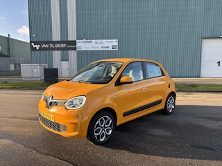 Renault Twingo 1.0i SCe Collection 75 PK. Slechts 13.000 KM !!! Gewoon een nieuwe auto !!