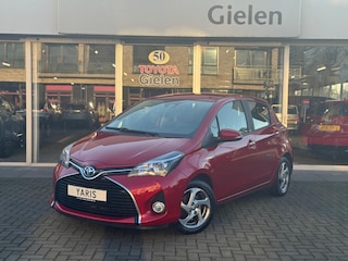 Toyota Yaris 1.5 Full Hybrid Trend | Navigatie, Lichtmetalen velgen, Safety sense, Rood metallic, Cruise control, Climate control, Weinig KM!