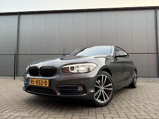 BMW 118i Edition Sport Line Shadow Executive Automaat | Clima | Schuifdak | LED | Trekhaak | PDC | Cruise | NL auto