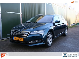 Skoda Superb Combi 1.4 TSI iV Business Edition, LEER, PANORAMADAK, TREKHAAK, VIRTUEEL, NAVIGATIE
