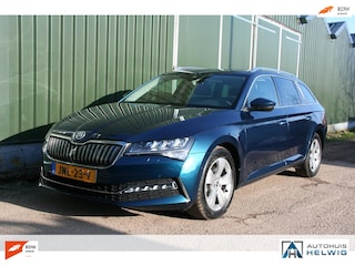 Skoda Superb Combi 1.4 TSI iV Business Edition, LEER, PANORAMADAK, TREKHAAK, VIRTUEEL, NAVIGATIE