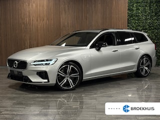 Volvo V60 T6 AWD Recharge R-Design Schuifdak | Harman Kardon | Adaptieve Cruise Control | Standkachel met Volvo On Call App | Stoelverwarming | Parkeercamera | Pilot Assisst | BLIS Dode Hoek Detectie | Bestuurdersstoel elektrisch geheugen | Contour stoelen leder | Zitting verlenging voorstoelen | 19 Inch | Keyless Drive | Parkeersensoren voor+achter | Privacy Glass | Elektrisch bedienbare achterklep | DAB Radio | Apple Carplay/Android Auto | Bright Silver Metallic |