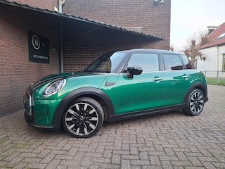 Mini Cooper 1.5 Essential Automaat Apple carplay / Achteruitrijcamera / Navigatie / Keyles Entree / Led Verlichting / Leder /