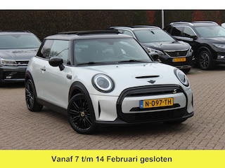 Mini Mini Electric Business Edition 33 kWh / Panoramadak / Leder / Keyless / 17'' / CarPlay / Navigatie / Stuur+Stoelverwarming / Cruise Control / LED Koplampen