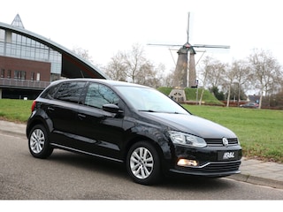 Volkswagen Polo 1.2 TSI Highline BlueMotion 5-Deurs Parkeersensoren Stoelverwarming Airco Navigatie Cruise Controle Start Stop