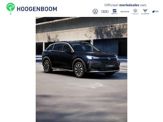 Volkswagen T-Roc Life First Edition | 'App-Connect' draadloze smartphone integratie | Automatische afstandsregeling (Adaptive Cruise Control) | Buitenspiegels elektrisch instel-, verwarm- en inklapbaar