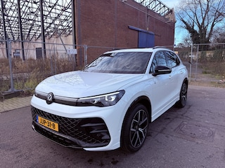 Volkswagen Tiguan 1.5 eHybrid R-Line Edition Black Style 20"velgen trekhaak