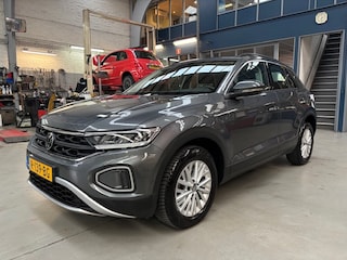 Volkswagen T-Roc 1.0 TSI 110pk Life Business | Navigatie | Apple carplay /Android auto | Camera | Climate control | PDC v+a | All season banden | NAP | Rijklaar prijs!