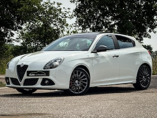 Alfa Romeo Giulietta 1.7 TBi Quadrifoglio Verde | Org. NL! | Panorama dak | Clima | Cruise | Bianco Pastello | Navi |