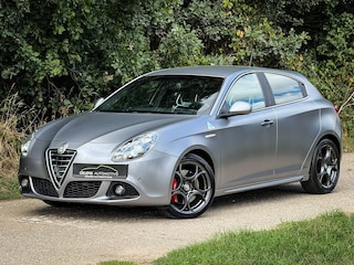 Alfa Romeo Giulietta 1.7 TBi Quadrifoglio Verde | Matt grijs | Bose | Leder / alcantara | Navi | Clima | Cruise | Stoelverw. |