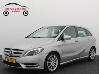 Mercedes-Benz B-klasse 180 Ambition AUTOMAAT / XENON / LEDER / ZWARTE HEMEL / NAVI / AIRCO / PDC / CRUISE / NL-AUTO