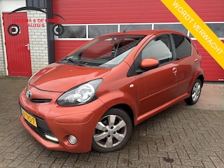 Toyota Aygo 1.0 VVT-i Dynamic Orange AIRCO / ELEK RAMEN / BLUETOOTH / NL-AUTO